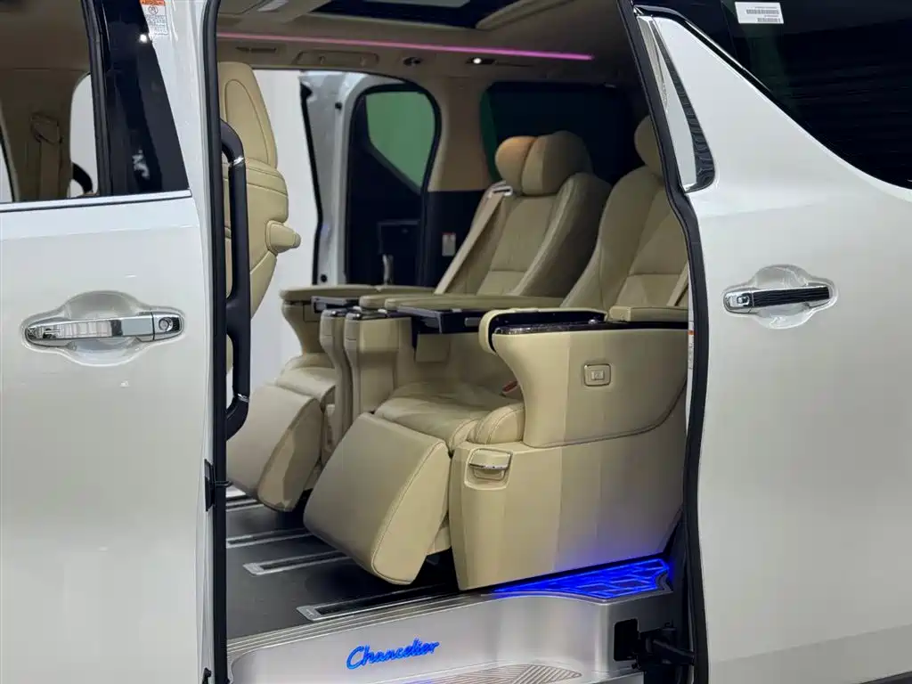 Toyota Alphard 2021 Hybrid 2.5L Premium фото 5