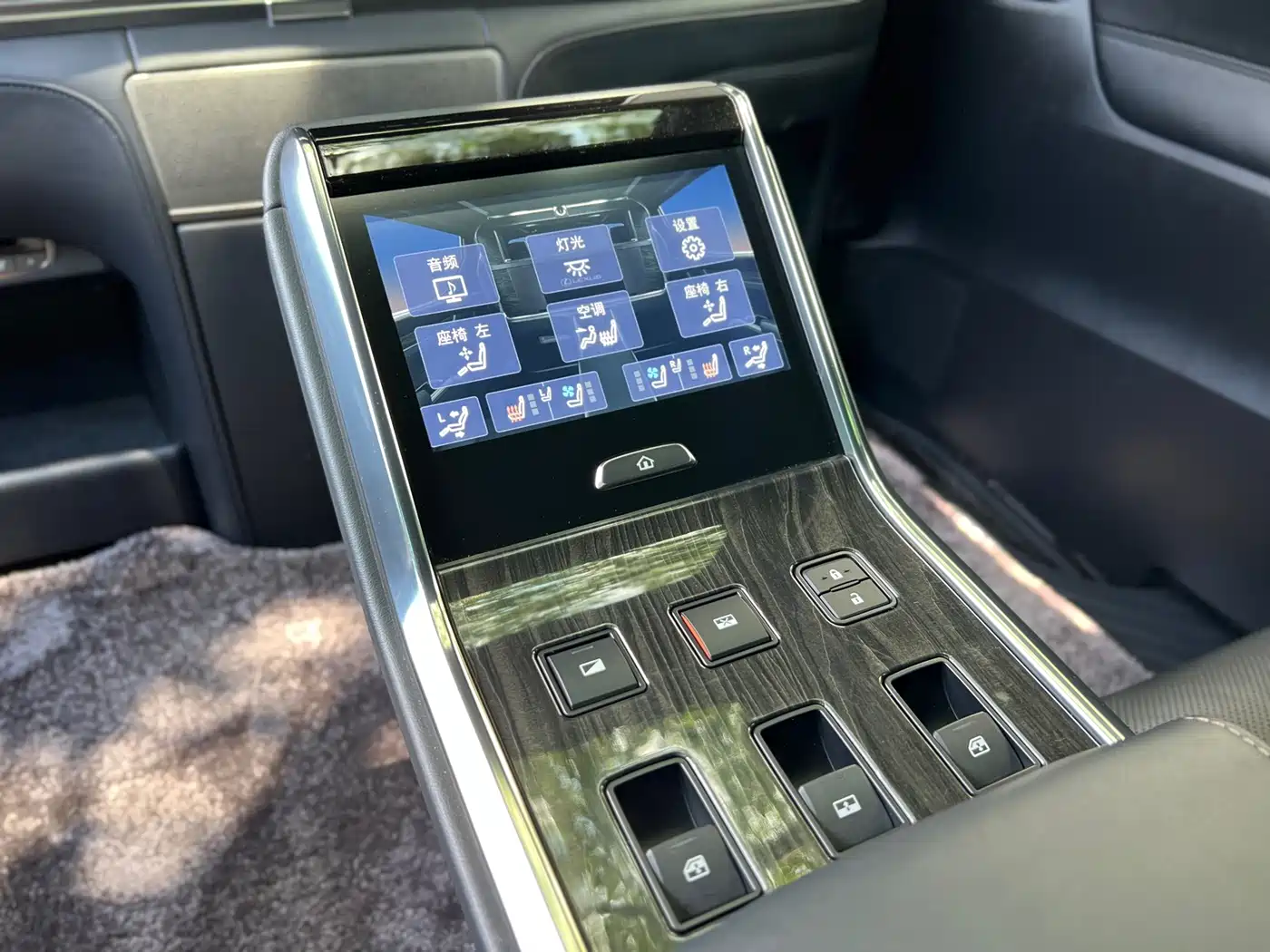 Lexus LM 2020 2020 300h 4-Seat Imperial Edition