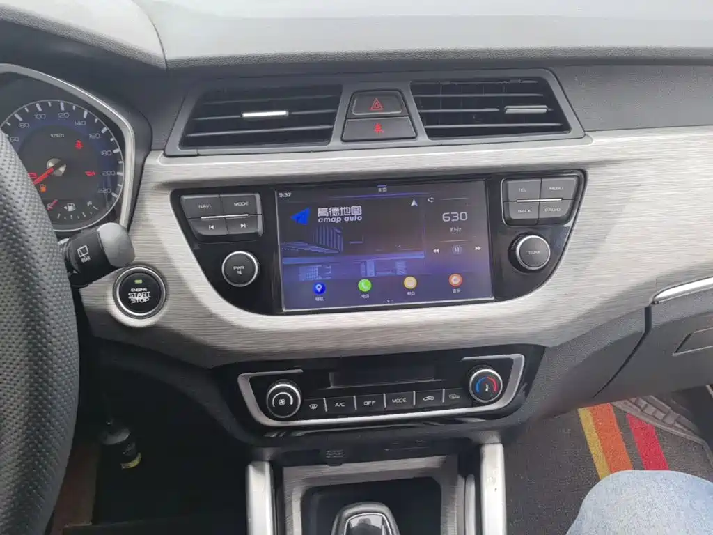Фото 13 - Geely Vision X3