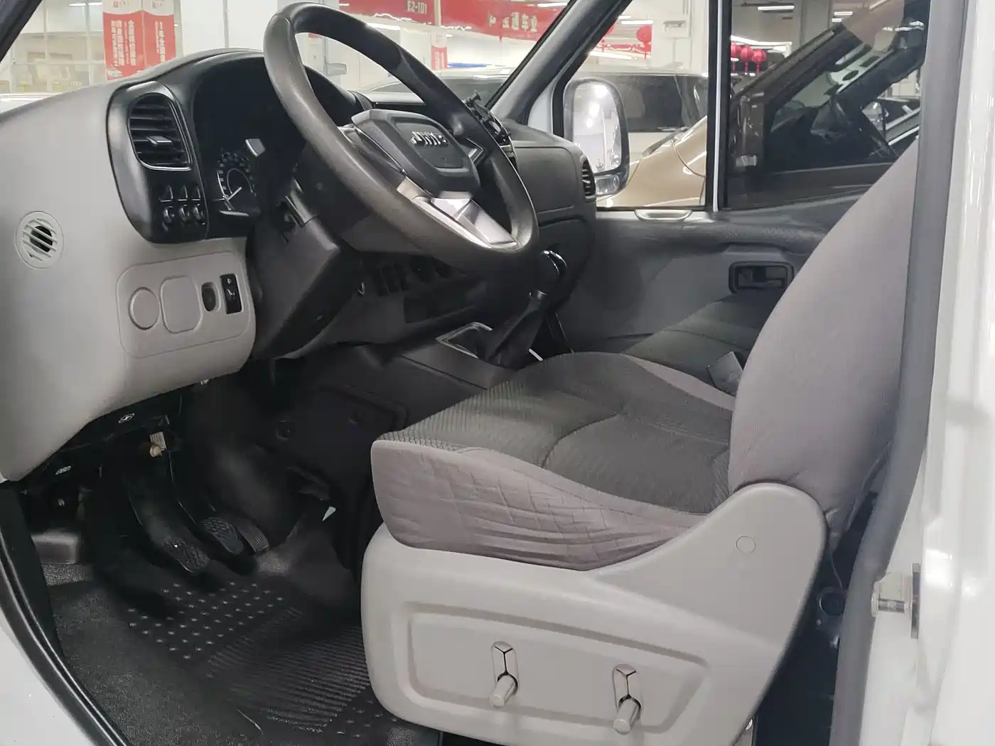 Jiangling Tesun 2021 2021 2.8T Space King Standard Short Wheelbase Medium-High Roof 6-Seater Diesel China VI JX493