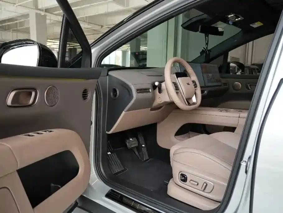 Li Auto i6 2026 2025 2WD Base Model