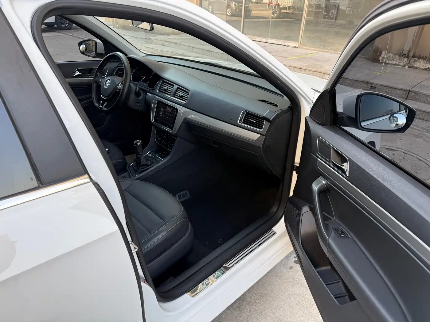 Volkswagen Lavida 2017 1.6L Manual Comfort Edition фото 18