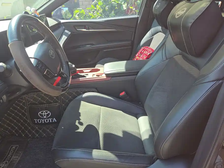 Фото 7 - Toyota Camry