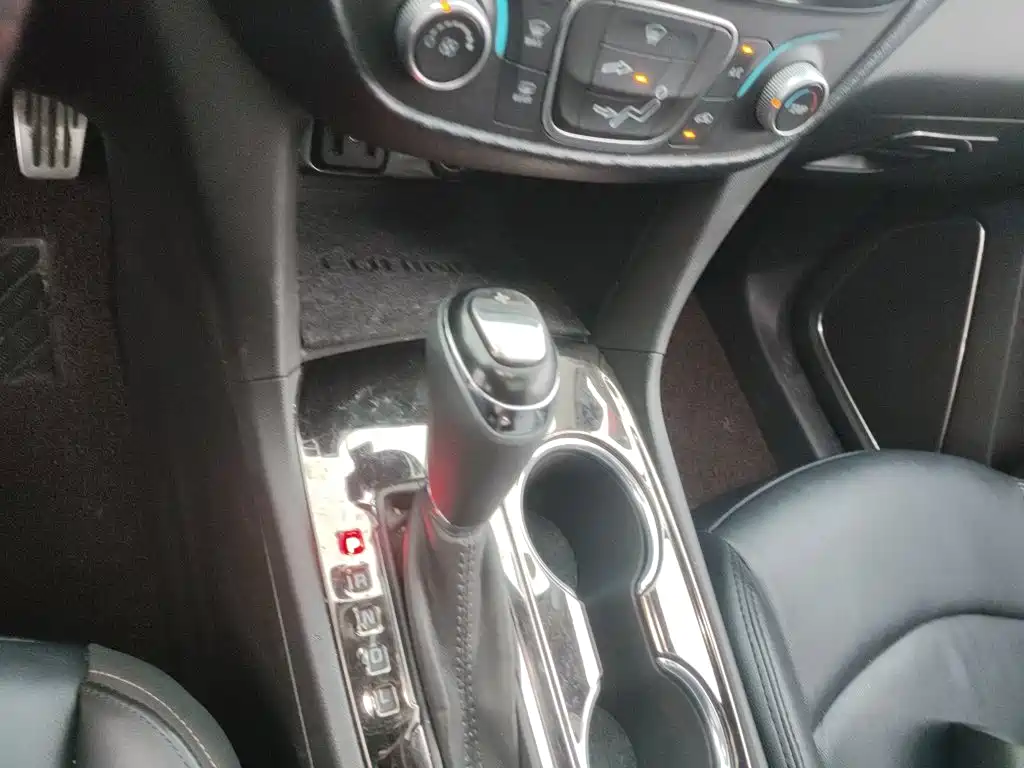 Фото 9 - Chevrolet Equinox