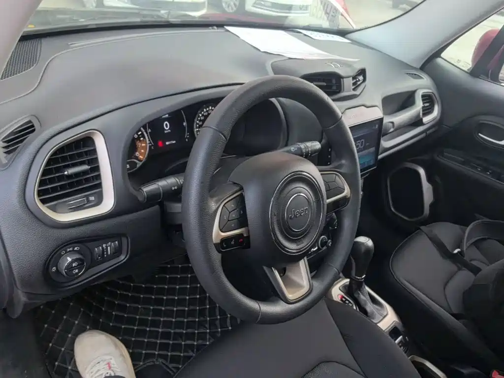 Фото 10 - Jeep Renegade
