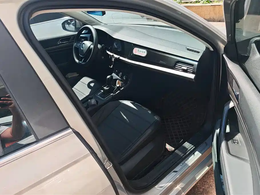 Volkswagen Lavida 2021 1.5L Auto Comfort Edition фото 8