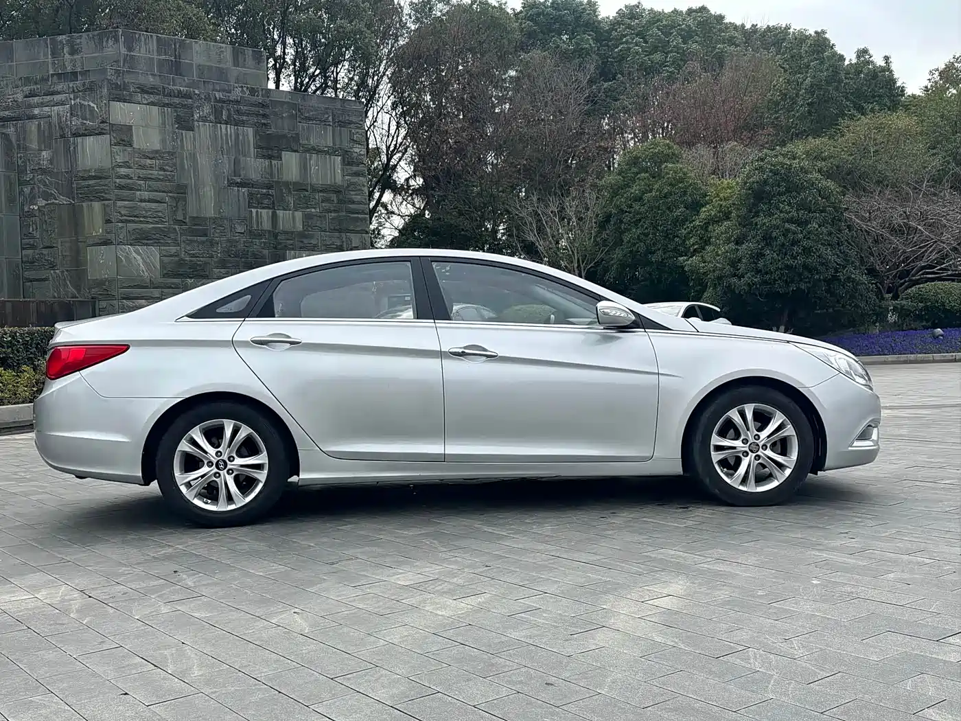 Hyundai Sonata 2013 2.0L Automatic Luxury Edition фото 8