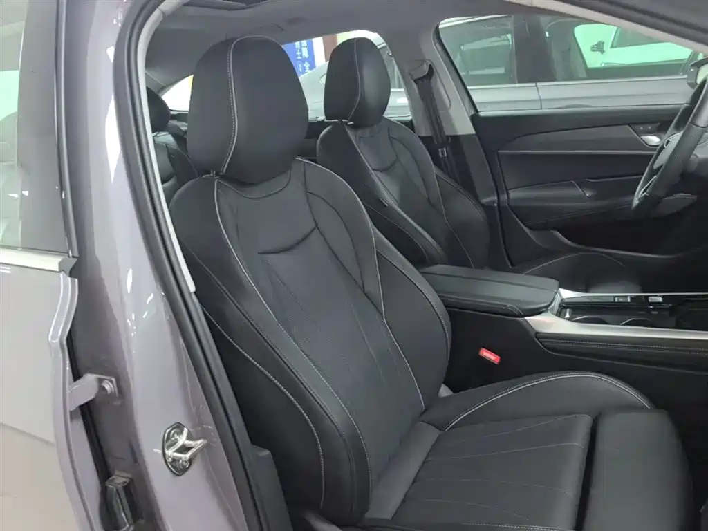 Volkswagen Passat 2025 Pro 380TSI Dragon Prestige Edition фото 25