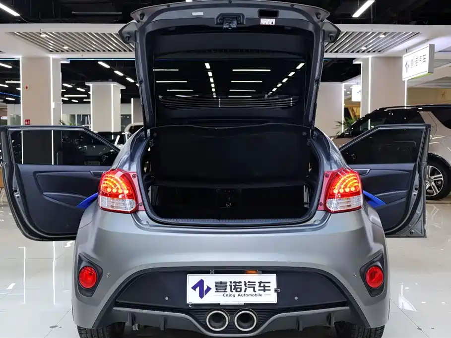 Hyundai Veloster 2015 1.6T Automatic Luxury Edition фото 28