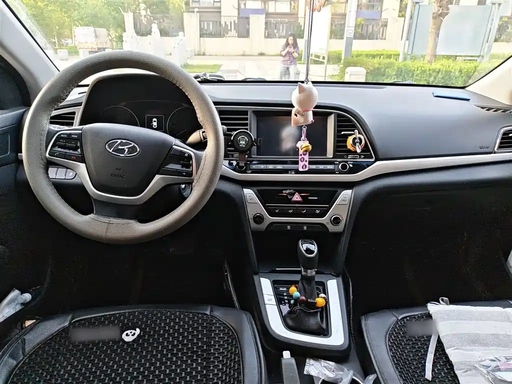 Hyundai Elantra 2016 Model 1.6L Automatic Smart Elite фото 13