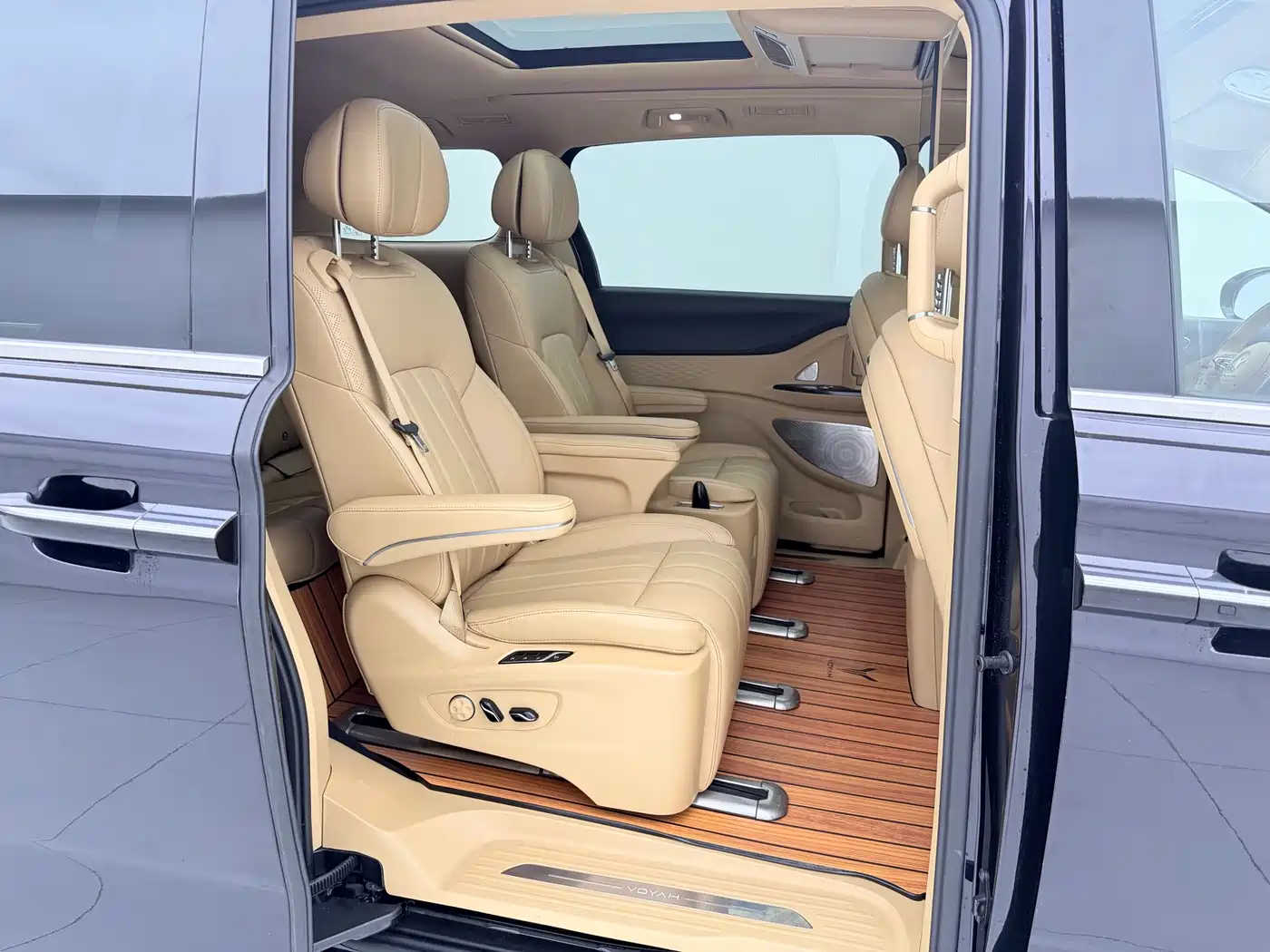 Voyah Auto Voyah Dreamer 2024 PHEV Extended Range Premium Edition фото 21