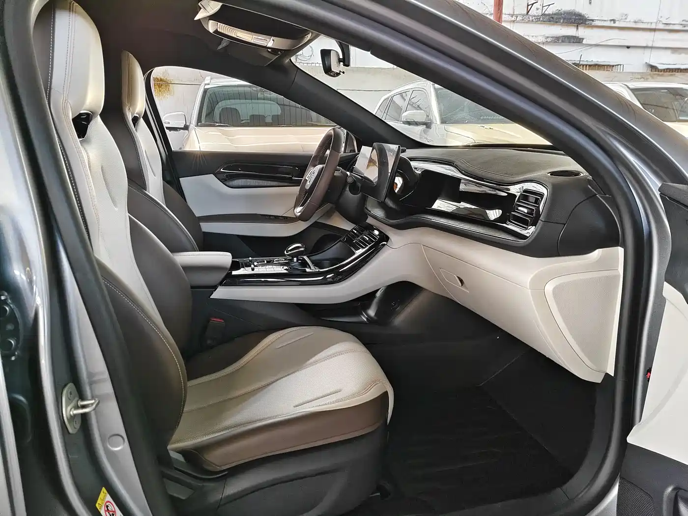 BYD Qin PLUS 2023 Champion Edition DM-i 55KM Leading фото 7