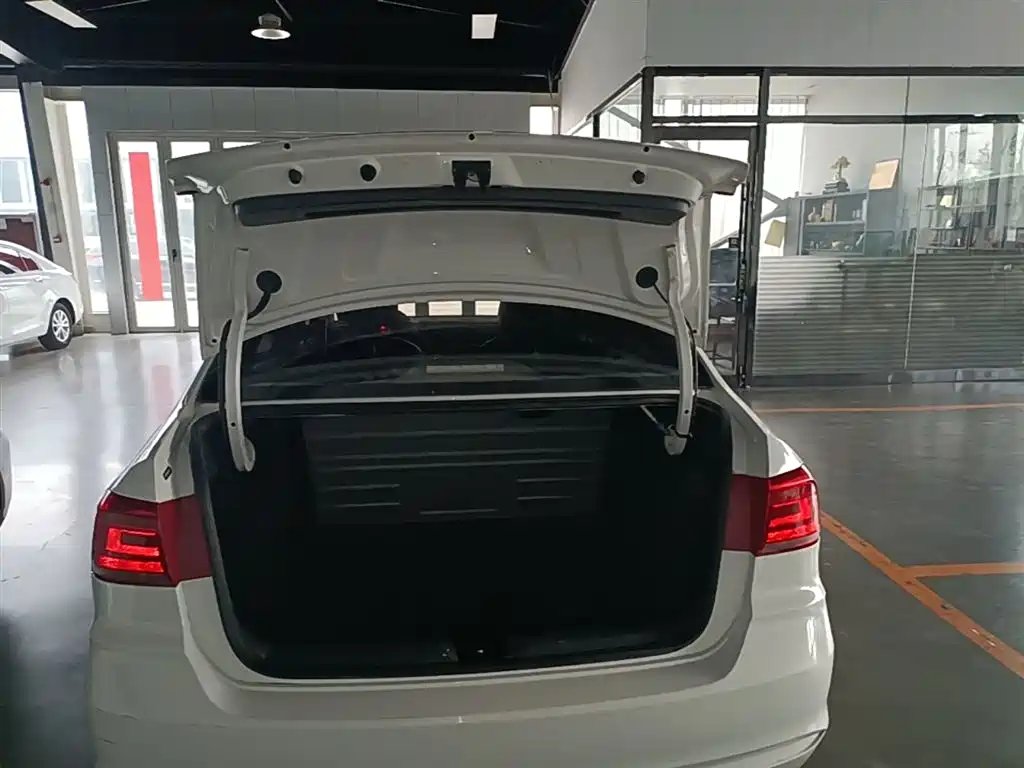 Volkswagen Santana 2016 1.6L Manual Trend Edition фото 19