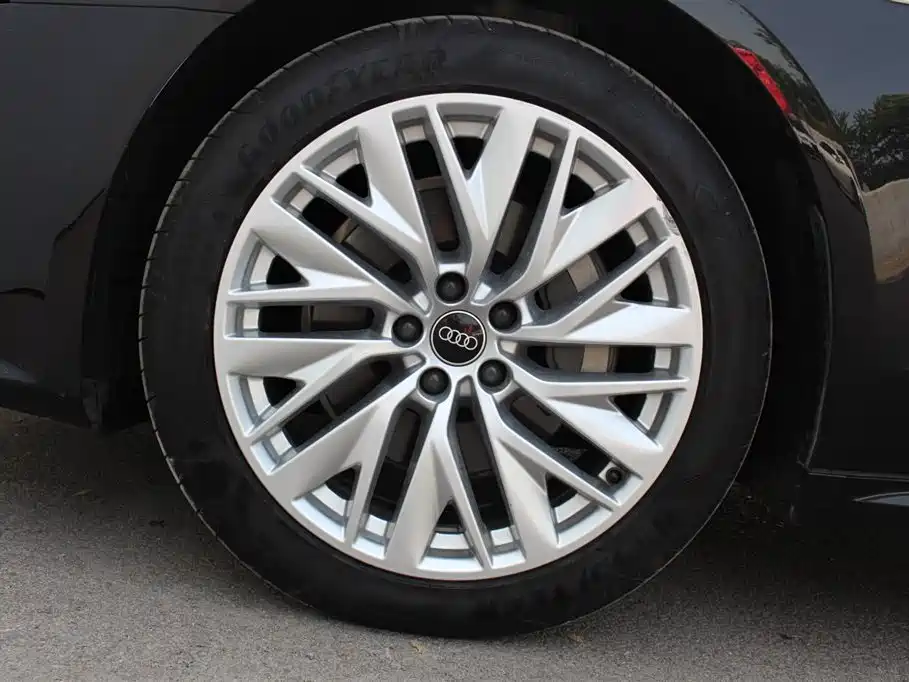 Audi A7L 2024 45TFSI S-line Dream Edition Crystal Package фото 12