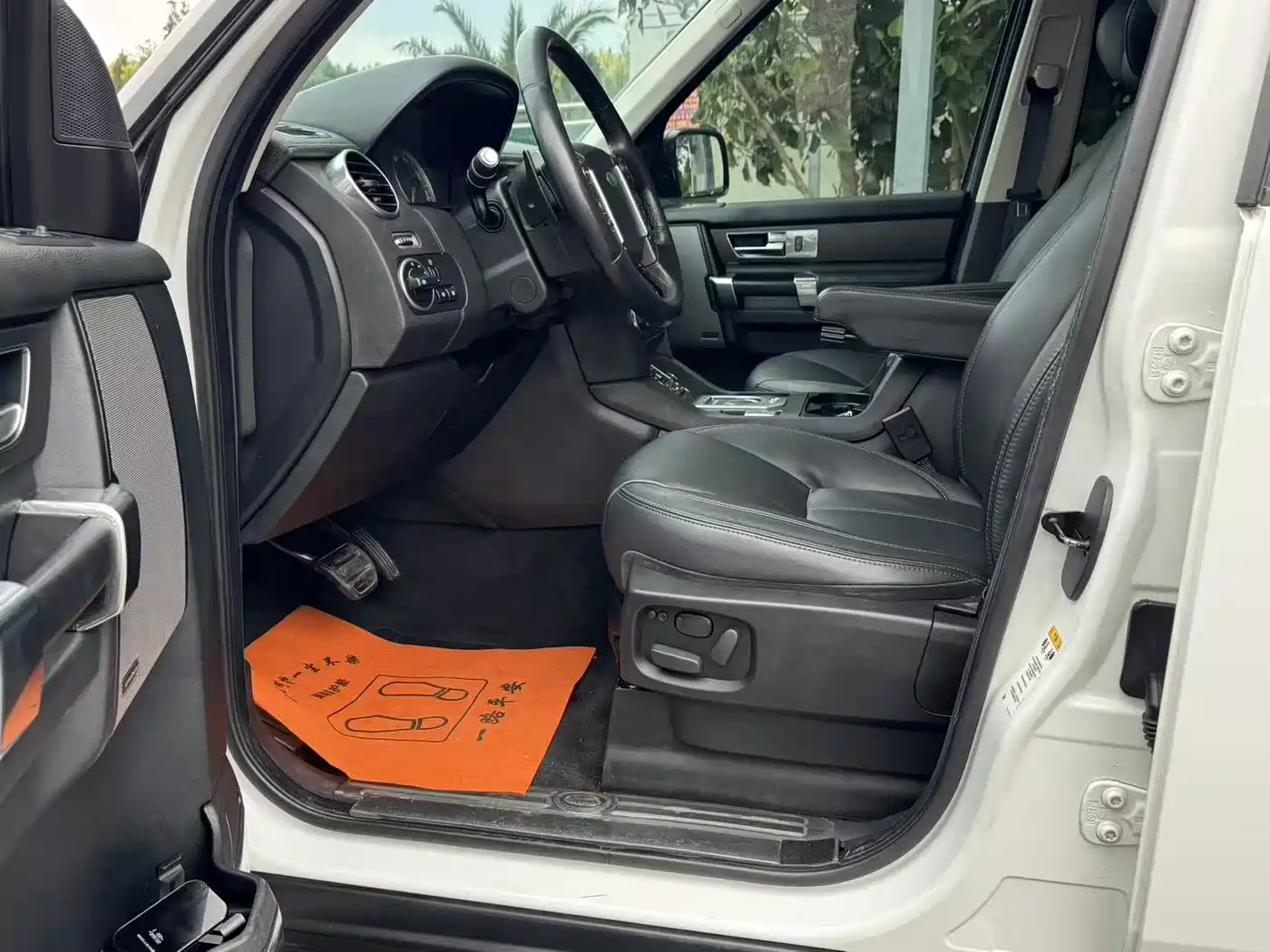Land Rover Discovery 2013 3.0 SDV6 Black Premium Limited Edition фото 12