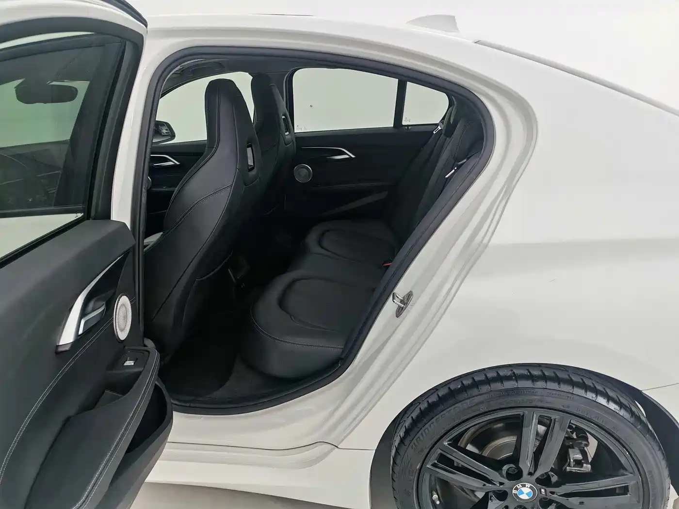 BMW 1 Series 2021 125i M Sport Black Night Edition фото 15
