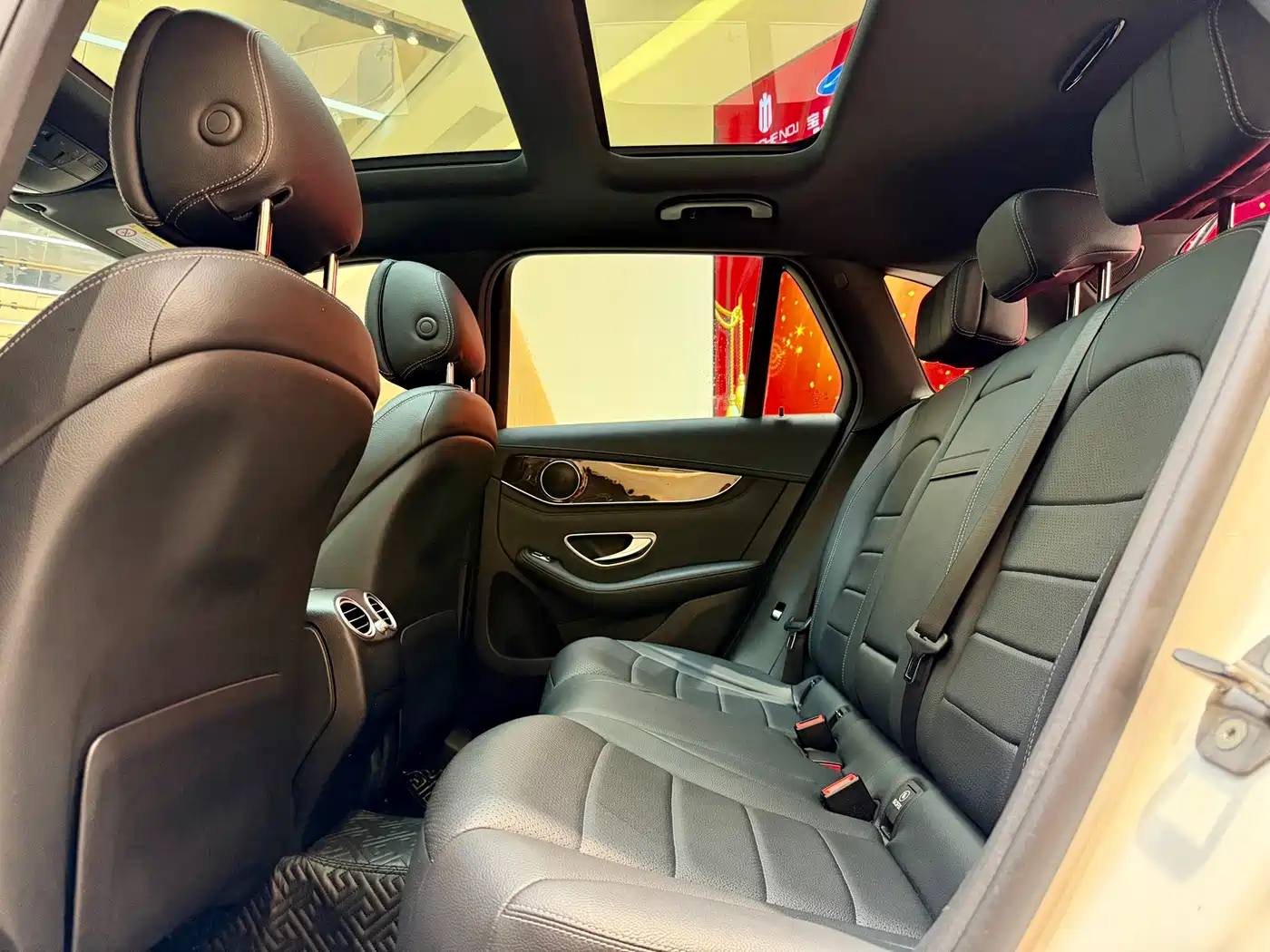 Mercedes-Benz GLC 2018 Facelift GLC 260 4MATIC Luxury фото 15