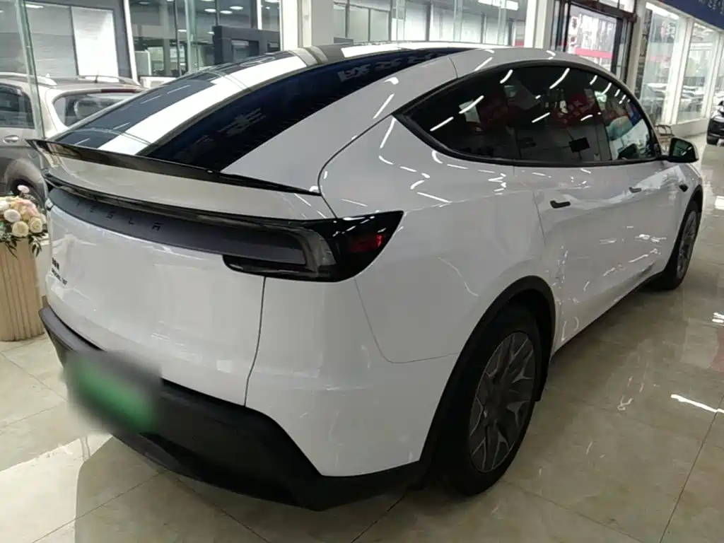 Photo 7 - Tesla Model Y L