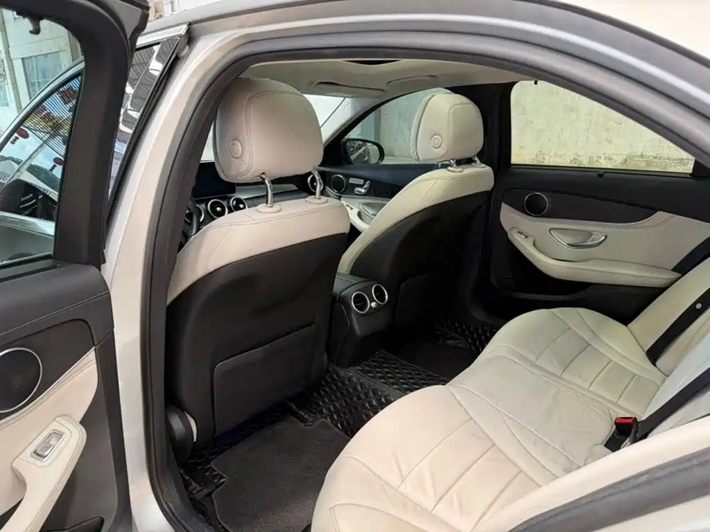 Photo 5 - Mercedes-Benz C-Class