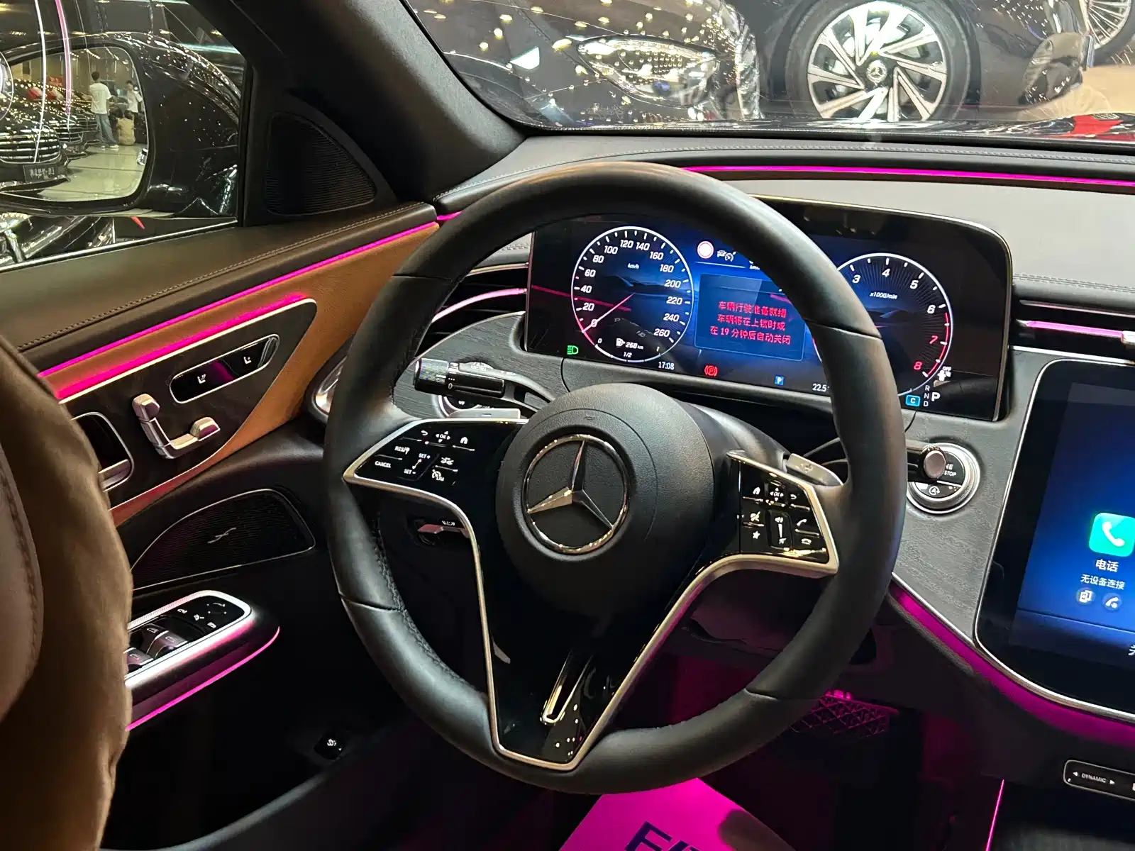 Фото 14 - Mercedes-Benz E-Class