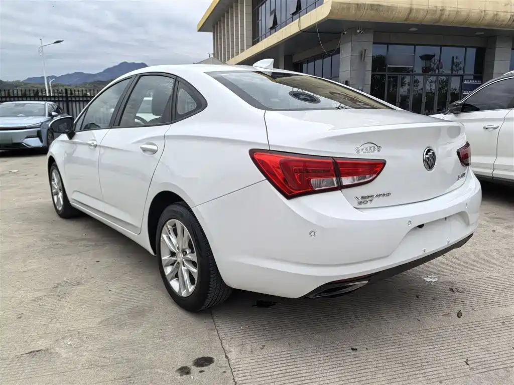 Buick Verano 2018 Sedan 20T Dual Clutch Leading фото 11