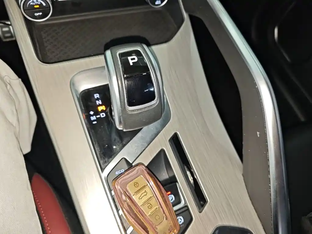 Фото 14 - Geely Coolray