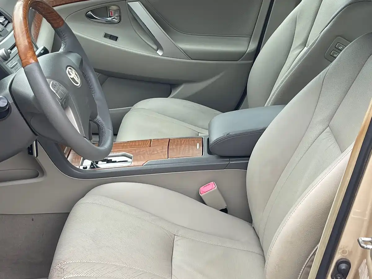Photo 5 - Toyota Camry