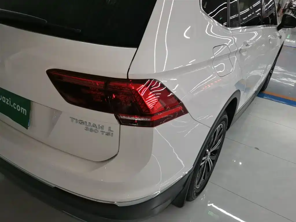Volkswagen Tiguan L 2018 380TSI Automatic AWD Luxury Edition фото 8