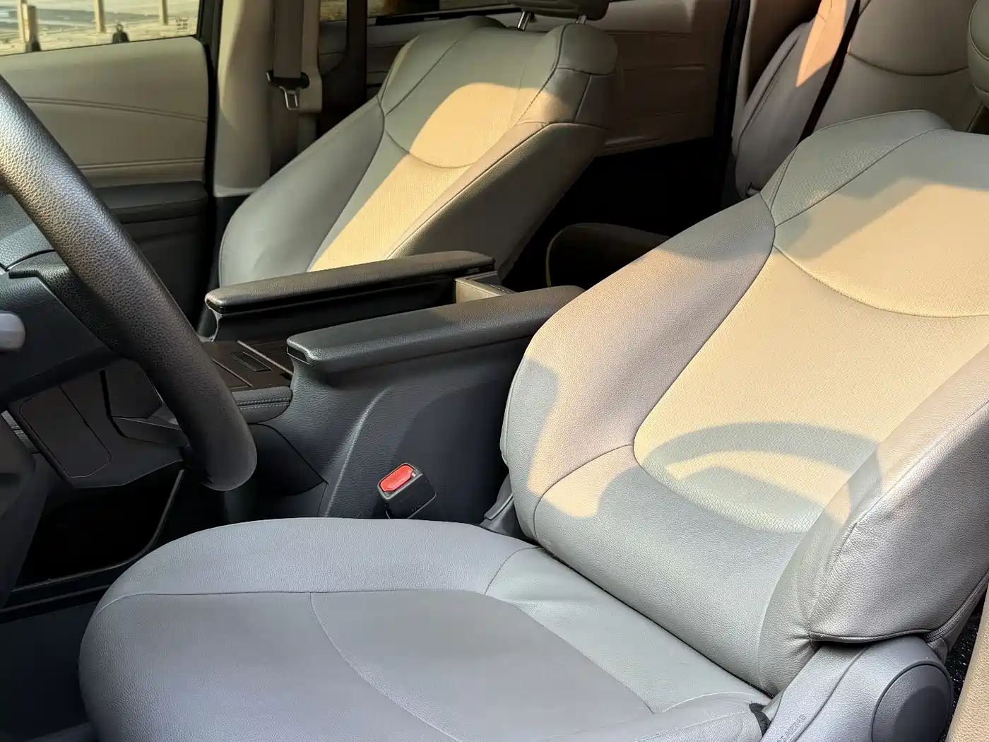 Toyota Granvia 2024 2.5L Hybrid Luxury фото 13