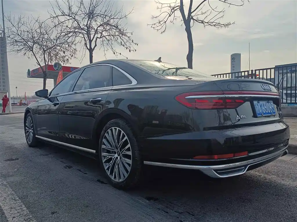 AUDI A8
