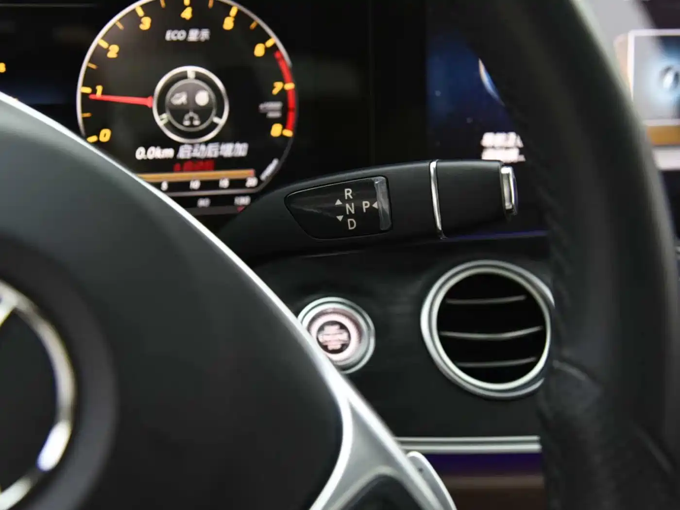 Mercedes-Benz E-Class 2016 E 300 L Sport Luxury фото 11