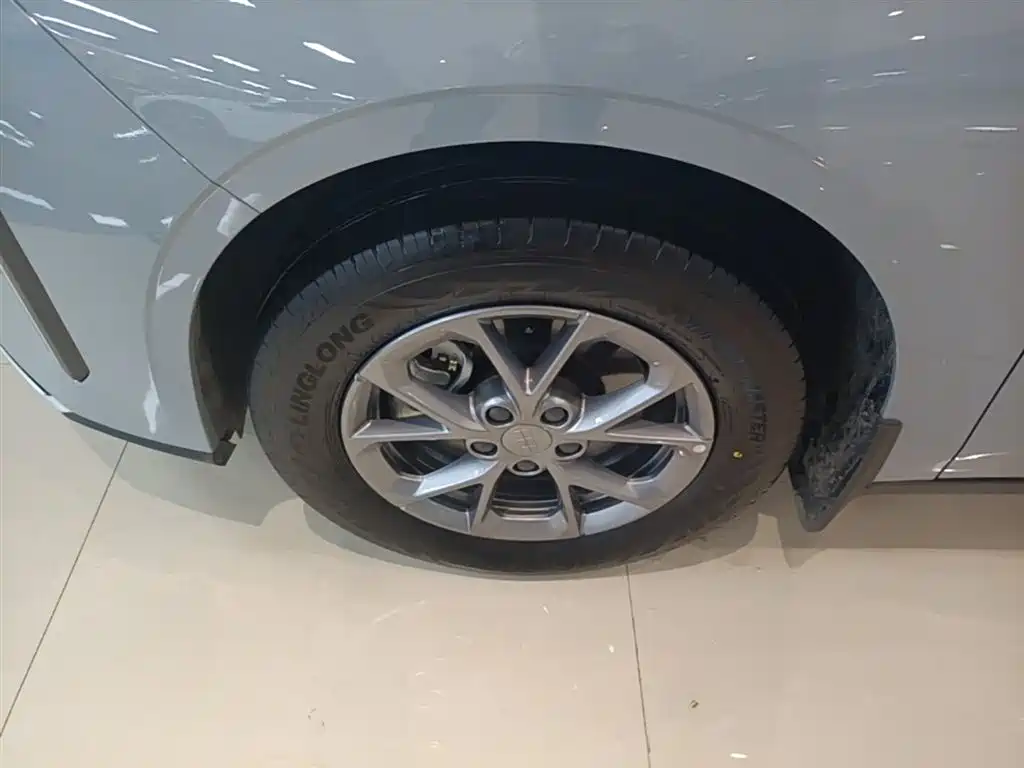 Geely Galaxy Galaxy L6 2025 EM-i 60km Voyage Edition фото 23