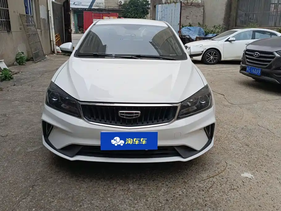 Фото 2 - Geely Emgrand
