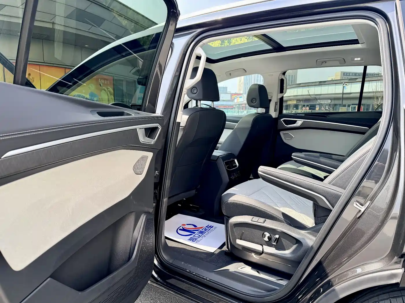 Volkswagen Talagon 2025 450TSI R-Line 6-Seater фото 7