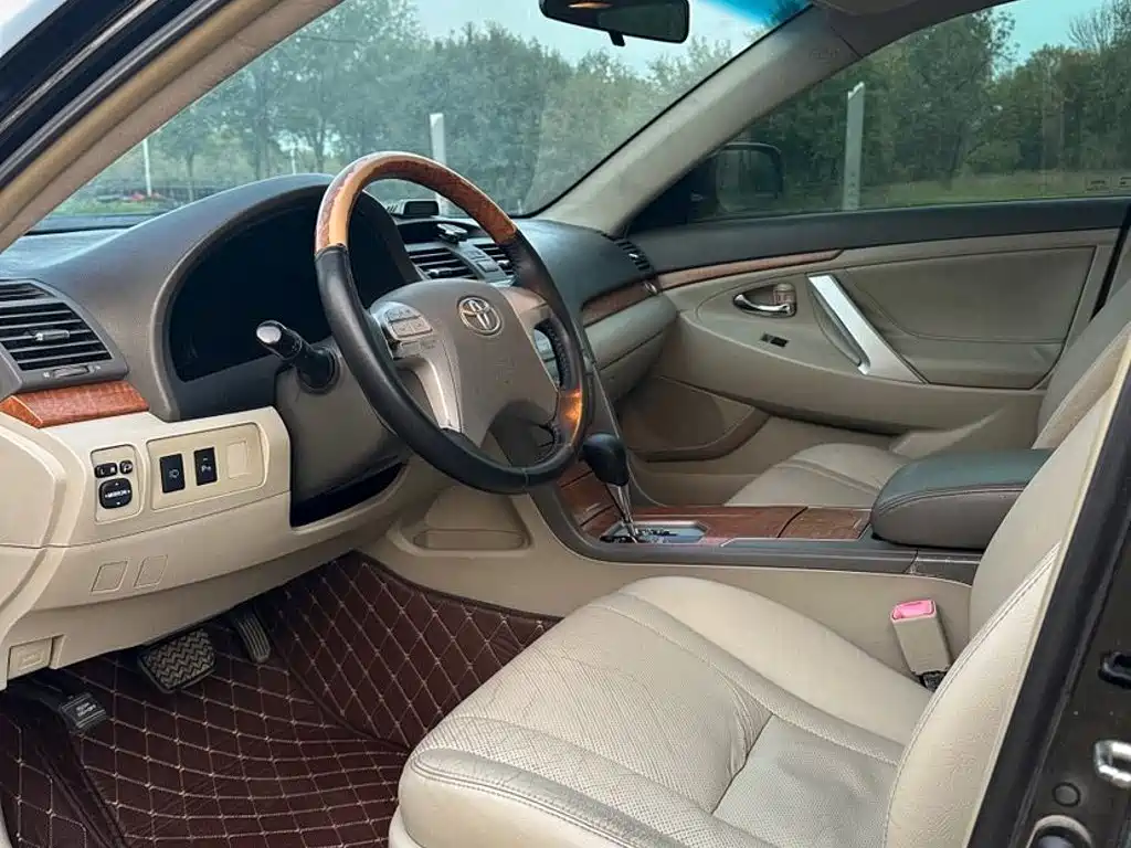 Photo 8 - Toyota Camry