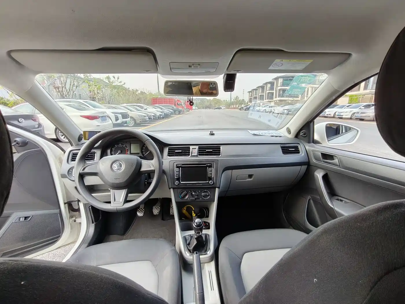 Škoda Rapid 2015 1.6L Manual Joy Selection фото 6