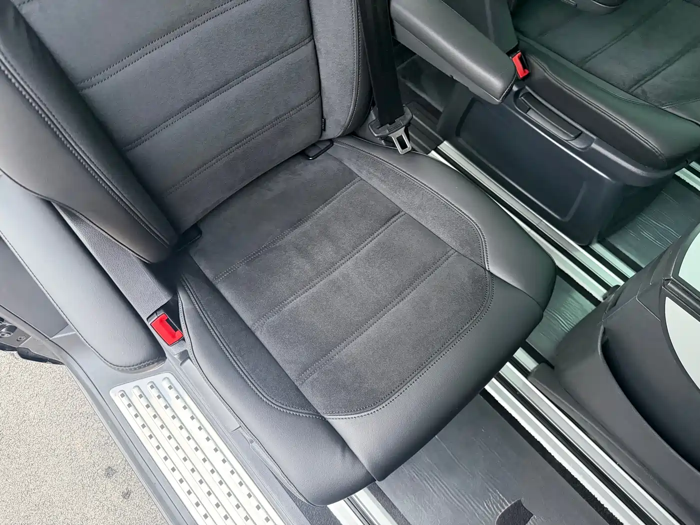 Volkswagen Multivan 2018 2.0TSI 4WD Explorer Edition 7-Seater фото 23