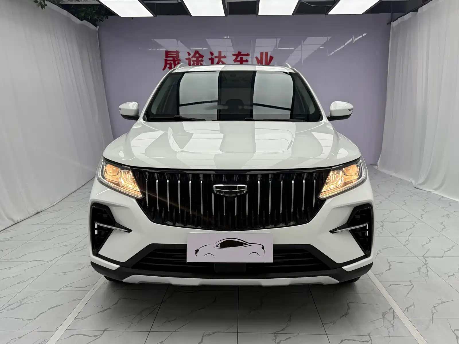 Фото 2 - Geely Emgrand X6