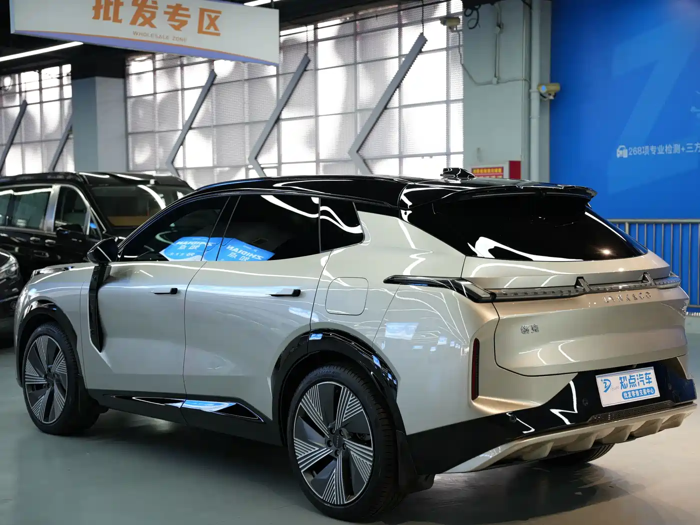 Lynk & Co 08 EM-P 2023 220km 4WD Performance Halo фото 28