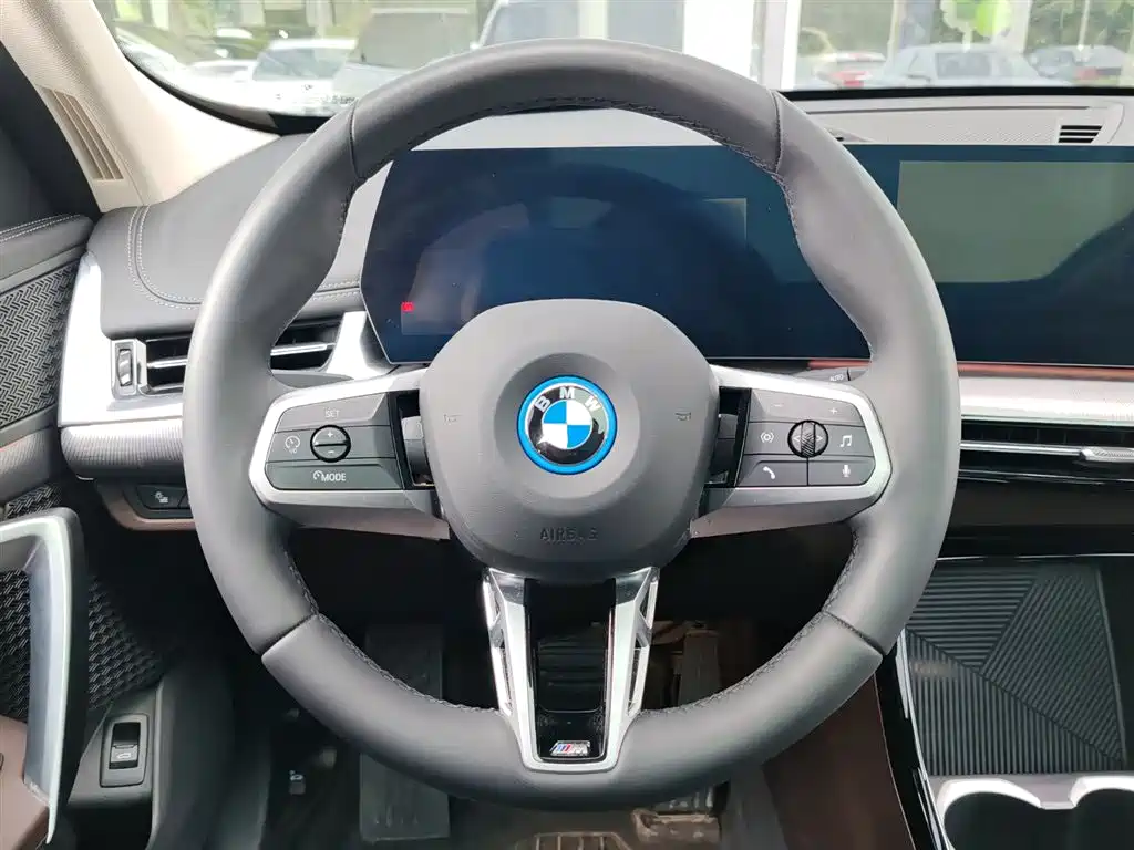 BMW iX1 2025 eDrive25L M Sport Package фото 9