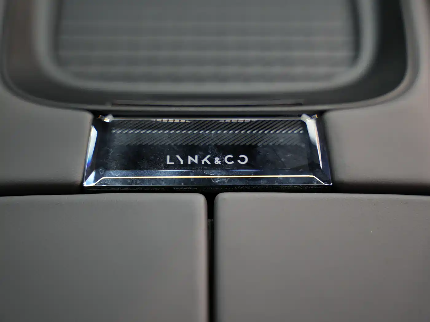 Lynk & Co 08 EM-P 2023 220km 4WD Performance Halo фото 15