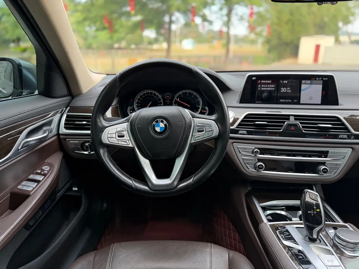 BMW 7 Series 2016 730Li Leading фото 12