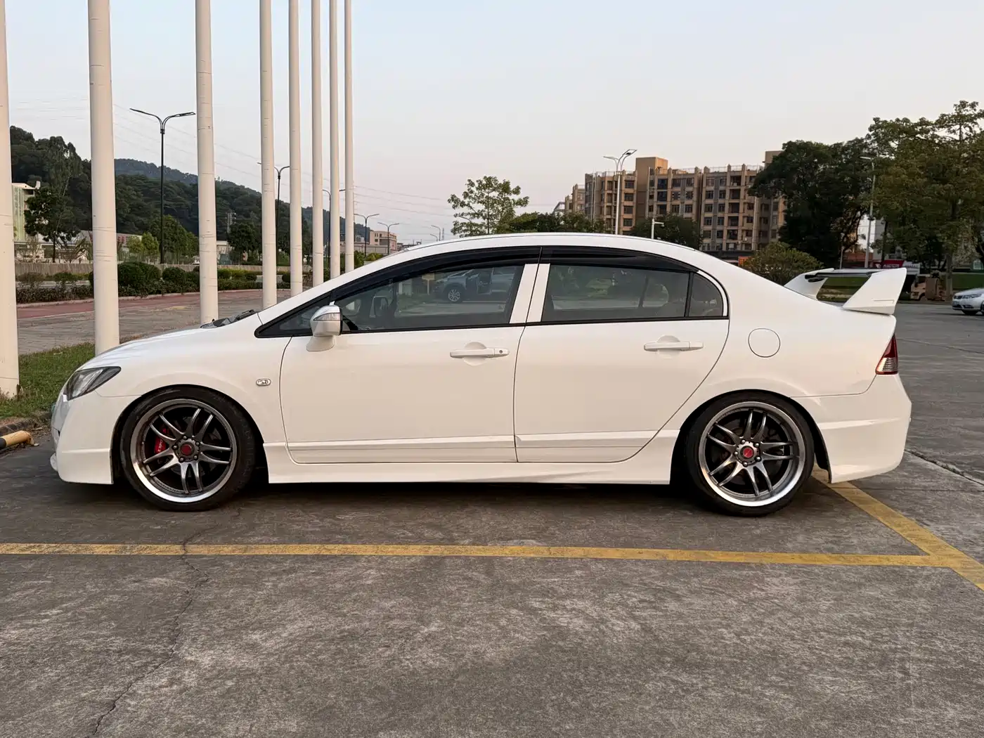 CIIMO CIIMO 2012 2012 1.8L Automatic