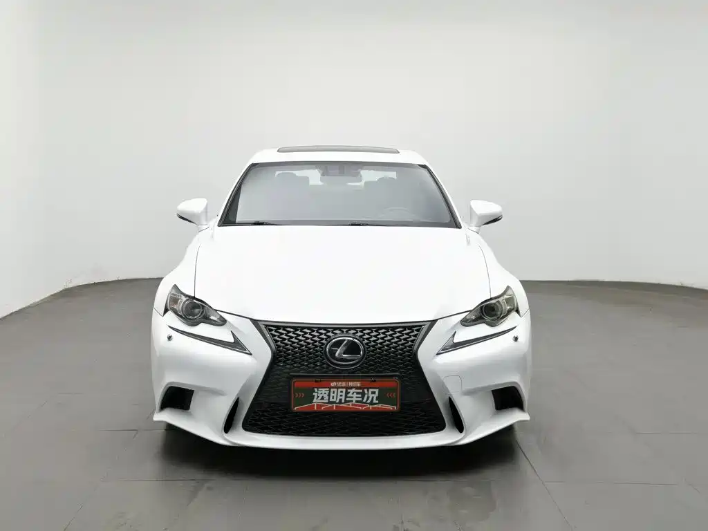Фото 3 - Lexus IS