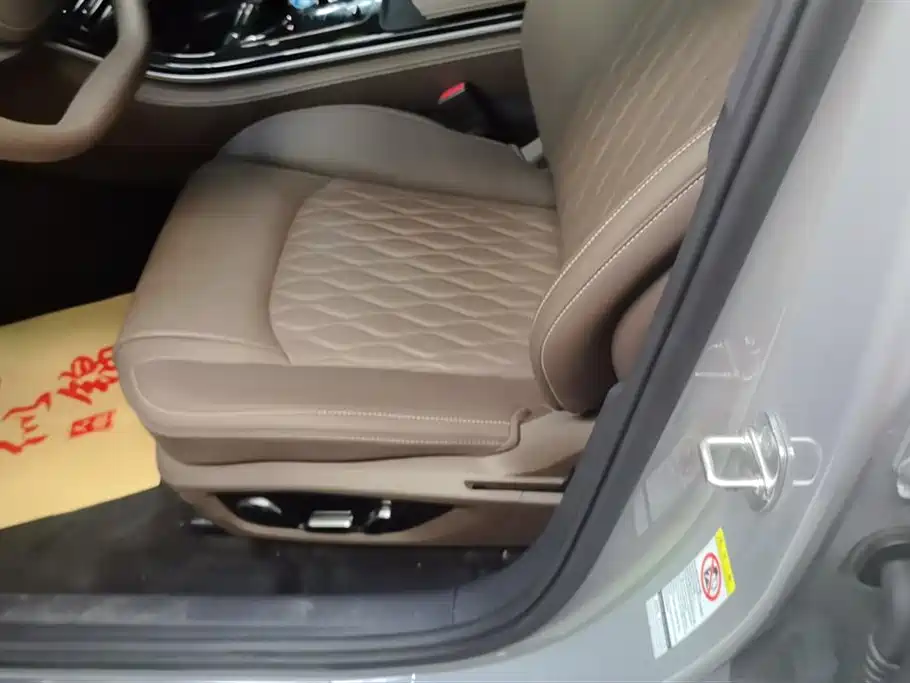 BYD Han 2025 DM-i Smart Driving Edition 125KM Honor фото 9