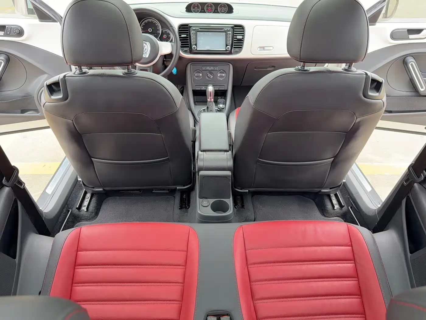 Volkswagen Beetle 2013 1.4TSI Luxury фото 13