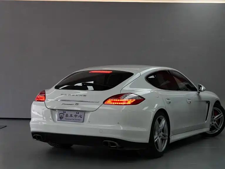 Porsche Panamera 2010 Model Panamera 4S 4.8L фото 15