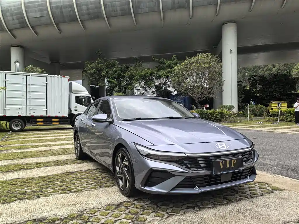 Hyundai Elantra 2023 Model 1.5L CVT LUX Premium Edition фото 8