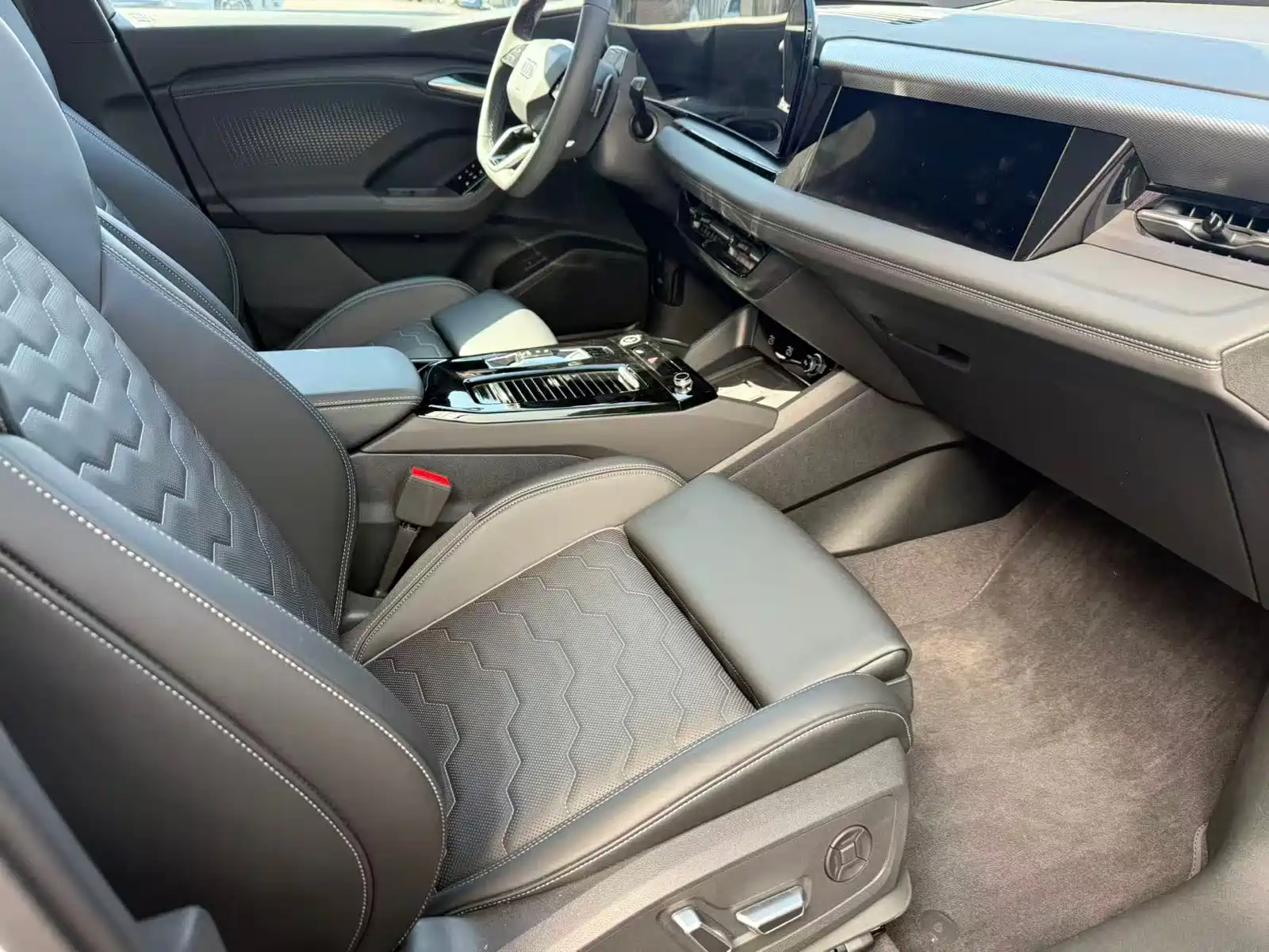 Photo 6 - Audi Q6L e-tron