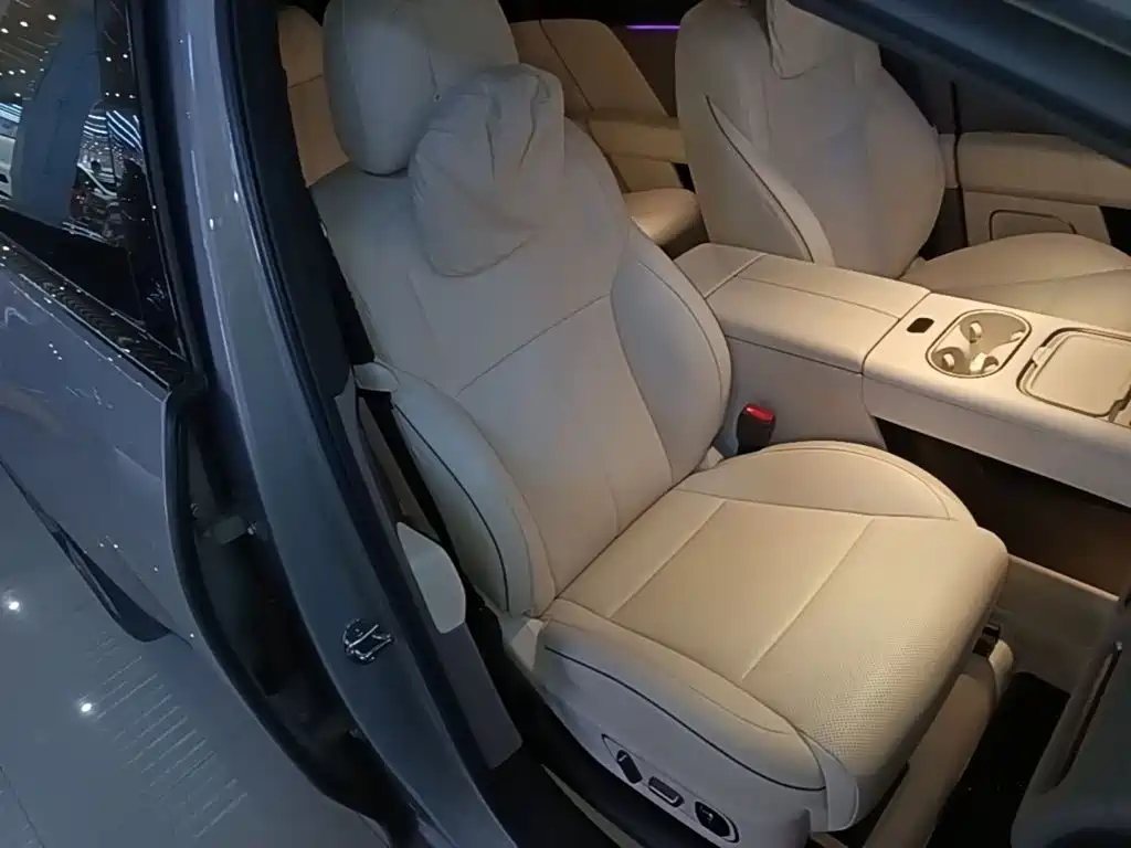 Li Auto i6 2026 2025 4WD Base Model